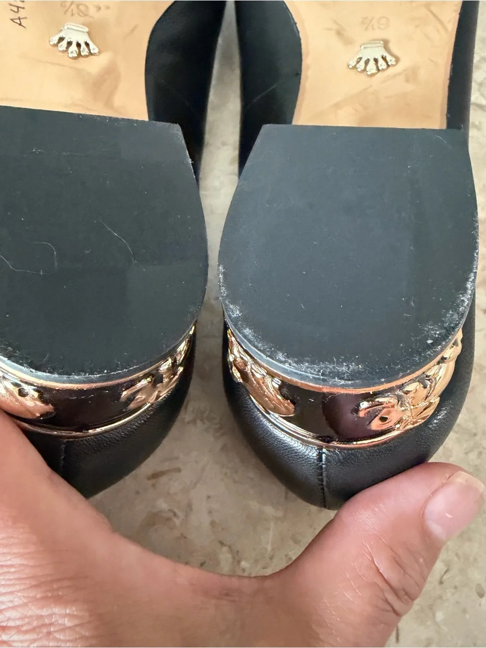 Nina Originals Pumps Women’s Size 6.5 Black Leather Gold Elephant Heel Ornate
